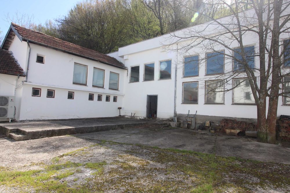 Дава се под наем Промишлена сграда в Габрово, Борово - 350 кв.м за 997.05 € - Снимка #1