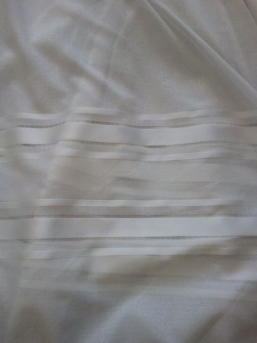Vând draperie cu model