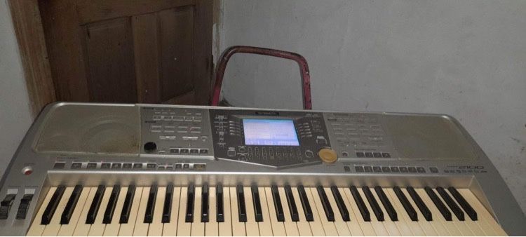 Yamaha psr online 2100 second hand