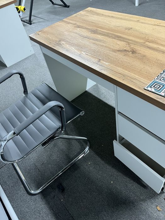 Мебель для офиса. Столы и стулья.