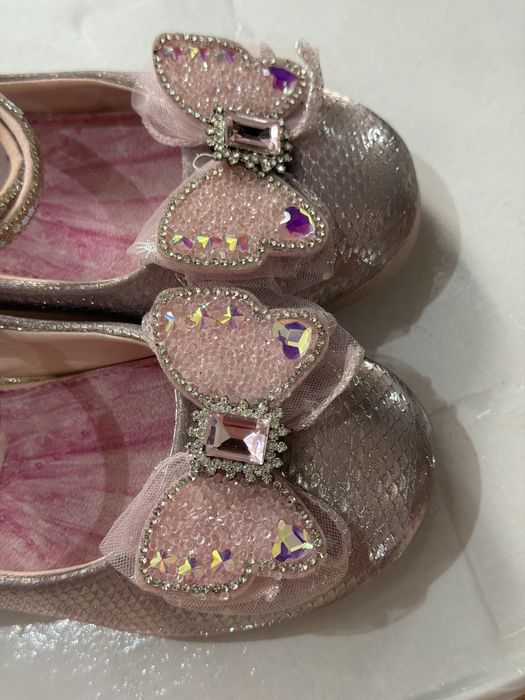 Продам детские туфли