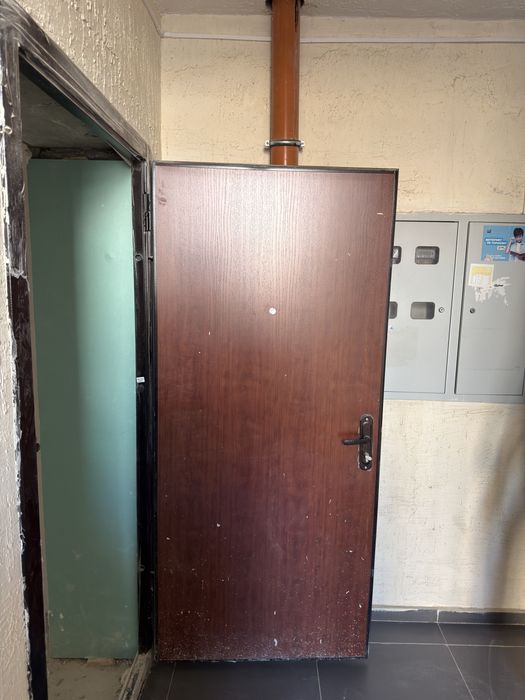 Продается входной дверь