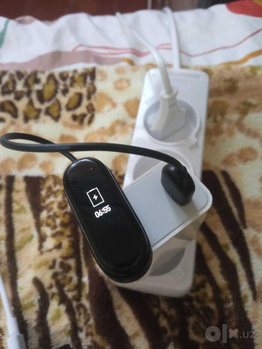 Часы Ми 4 продам