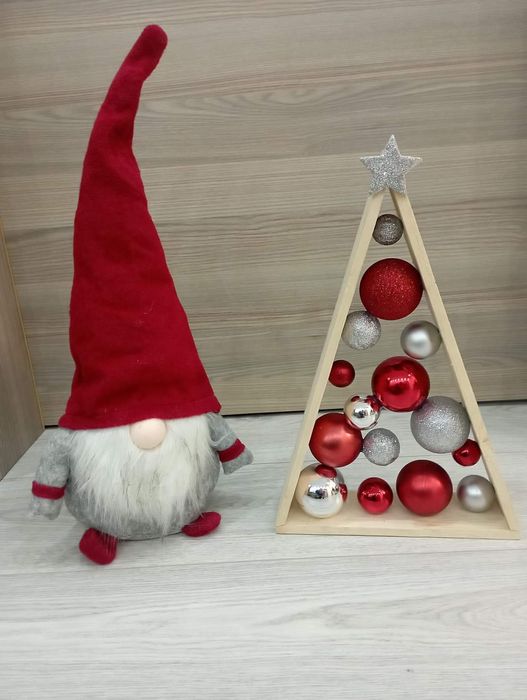 Ръчно изработени дървени елхички