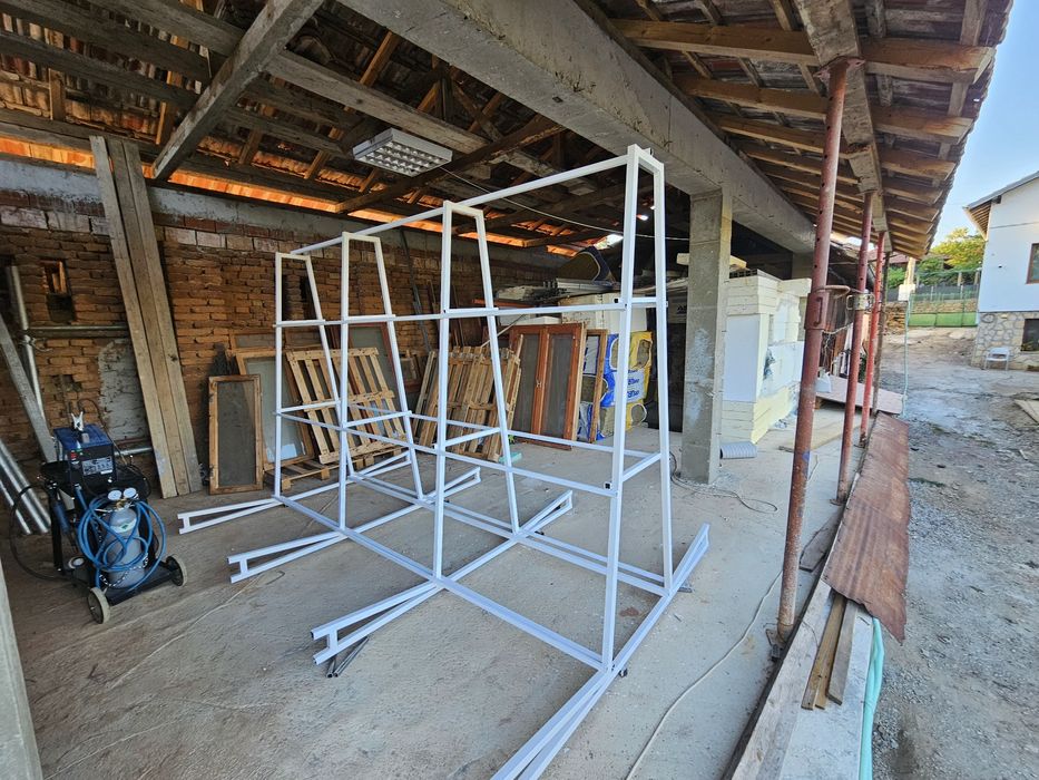 Пирамида за дограма