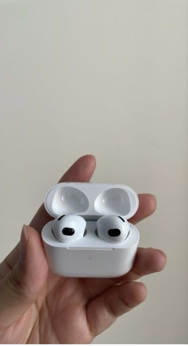 Продам Apple AirPods 3