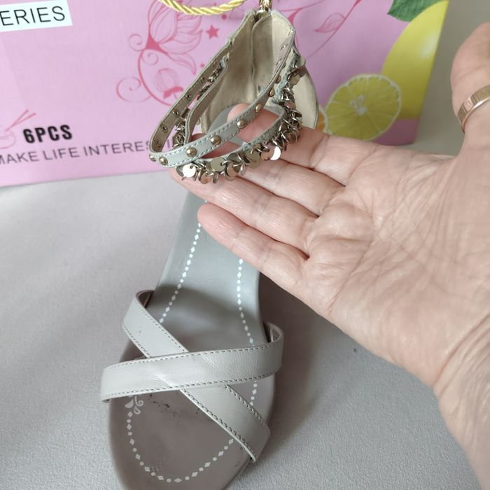 Босоножки кожаные