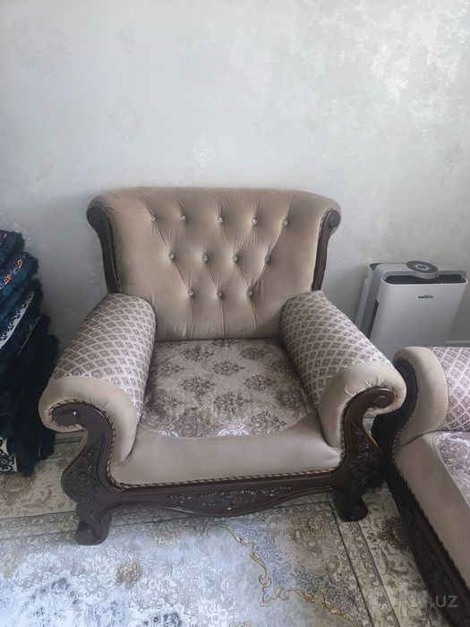 Divan kreslo sotiladi srochno