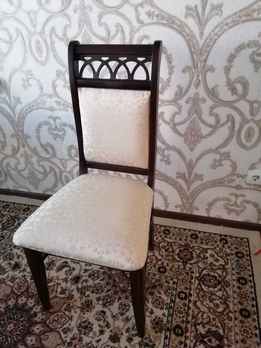 Продам срочно 10 стульев!