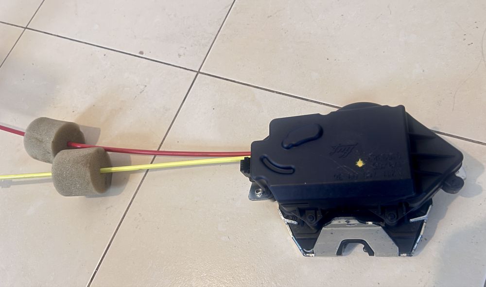 Заключващ механизъм за багажник на Мерцедес Е Class/ML- (5 врата)