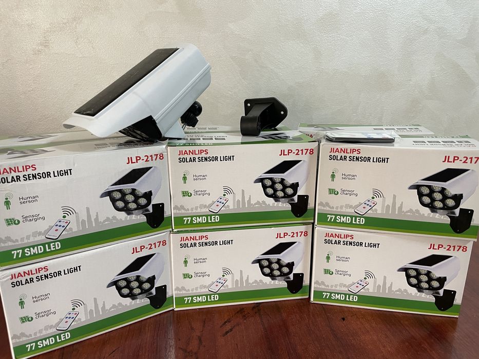 Lampa solară cu senzor de mișcare