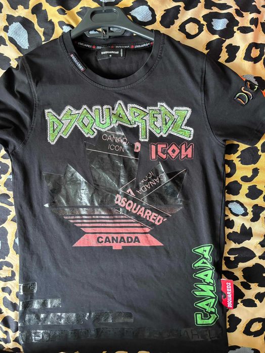 Vand tricou dsquared2 original doar cateva purtari marimes s are o stare foarte buna nu este deloc uzat