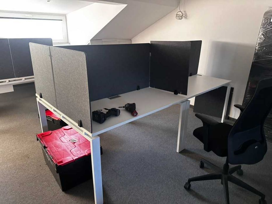 Квадратен офис бенч с прегради – 260×130×75 см