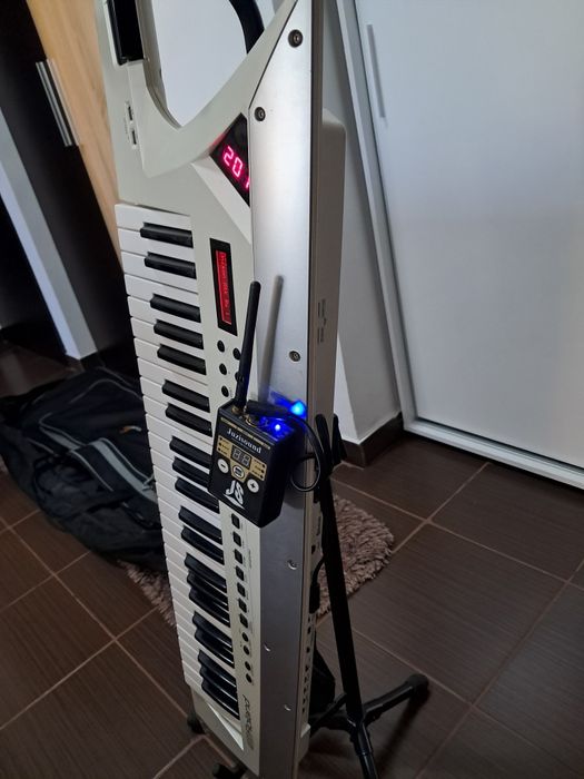 Vând keyboard Roland Ax-Edge cu stativ si husa, juzisound  1