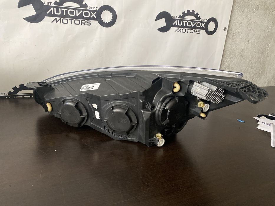 Far dreapta halogen si led Ford Focus Mk4 an 2018-2021