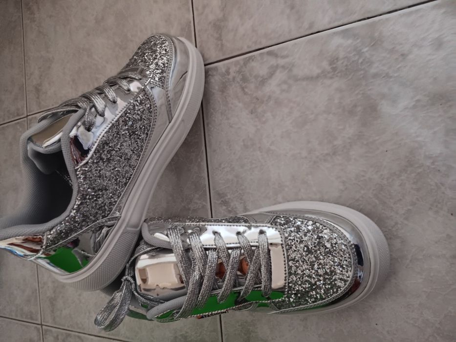 Дамски сребърни маратонки