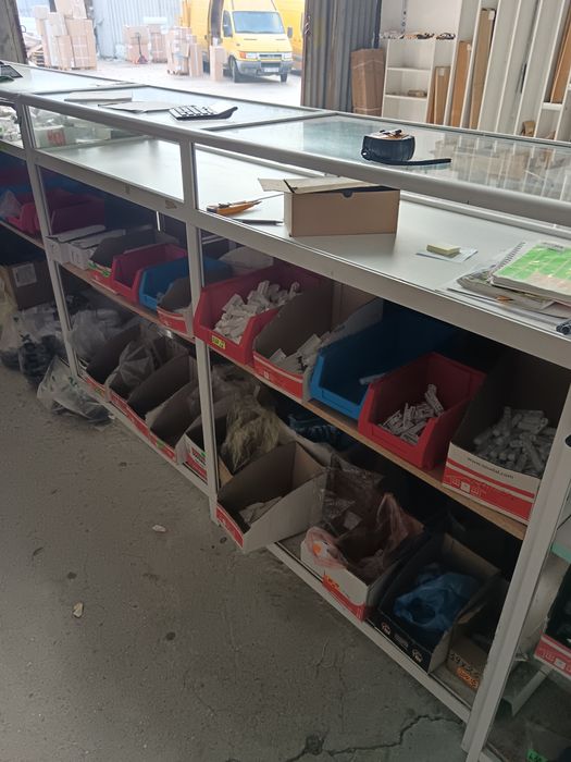 Стъклени щандови витрини 150 лв 2 бр.