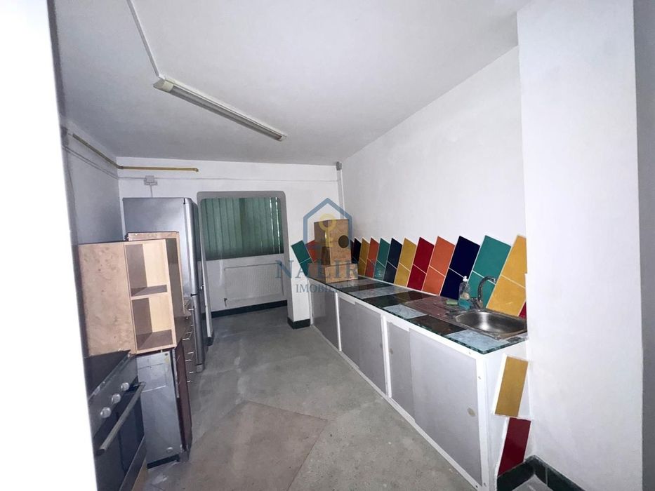 Spatiu comercial de vanzare - 90mp