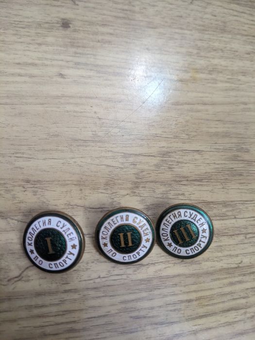 Продам значки времён СССР