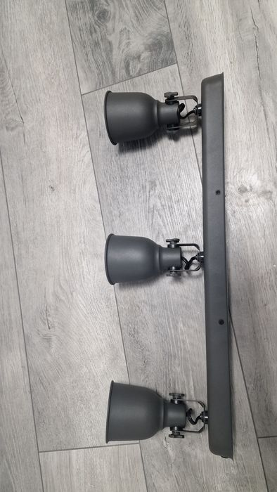 Plafoniera cu 3 spoturi