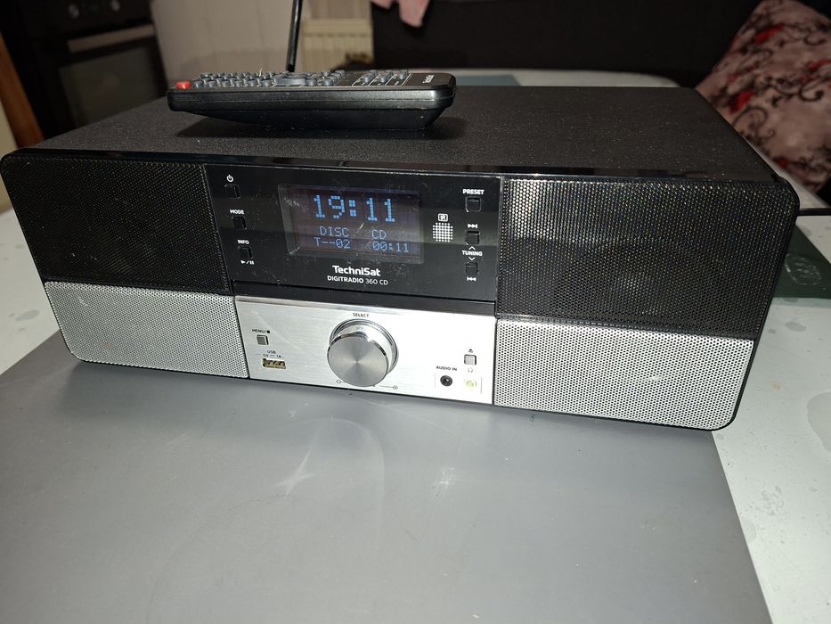 Radio cu CD si ceas TechniSat 360 CD, telecomandă,USB, DAB, BassReflex