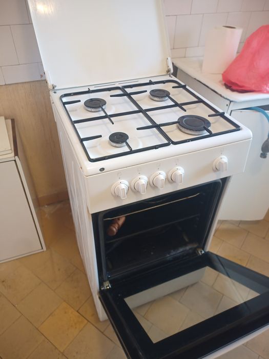 Aragaz Arctic cu cuptor