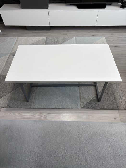 Masuta de cafea minimalista