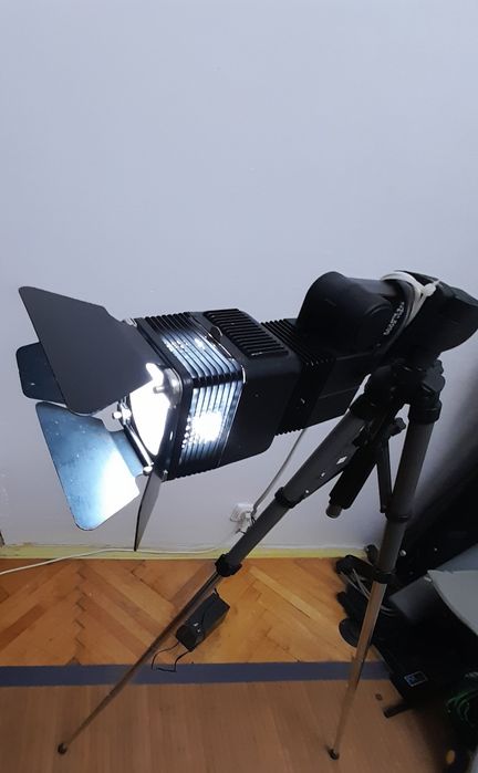 Vînd trepied si video reflector