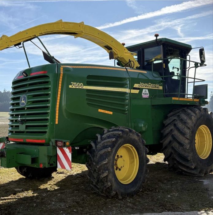 Комбайн John Deere 7500