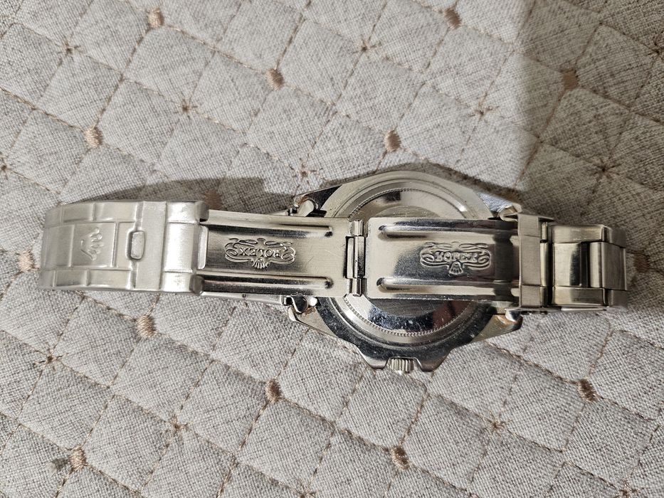 Продам часы ручные бу недорого