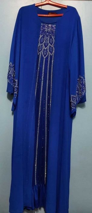 Abaya ayollar kiyimi sotiladi.