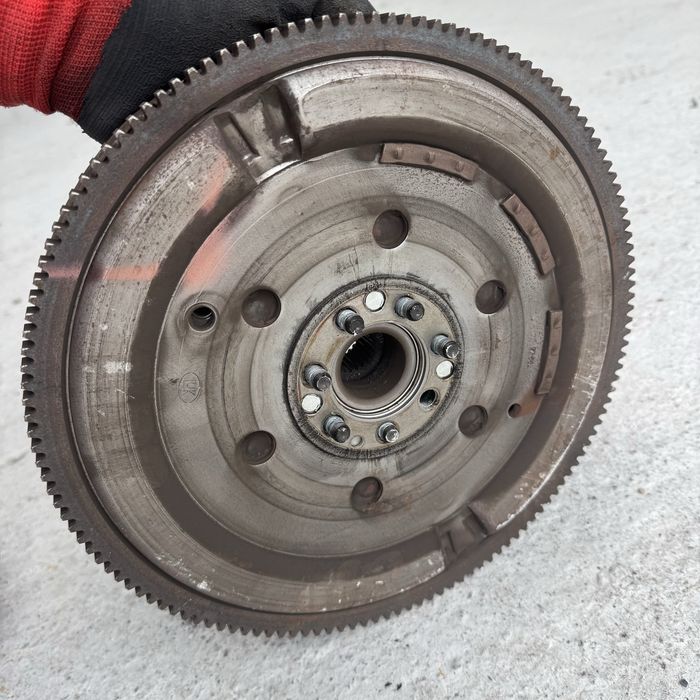 Volanta Renault Megane 3 Scenic 3 Fluence Dacia Duster provenita de pe cutie manuala 6+1 110cp
