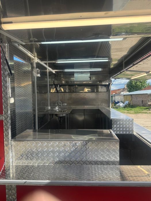 Изрботвам Каравани и търговски фургони за бързо хранене