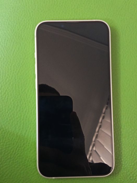 Продам айфон 13 память 128 g