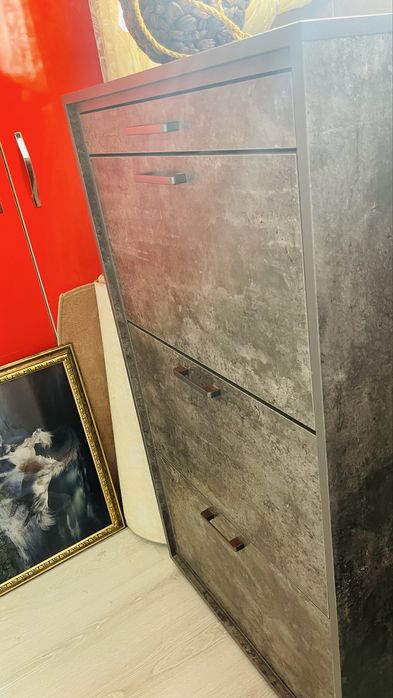 Обувница   новая   600   тыс сум