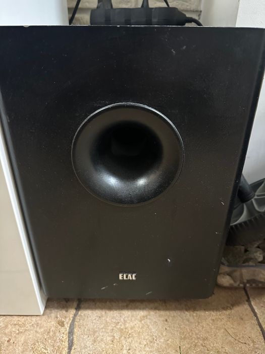 Усилвател с колони и субуфер