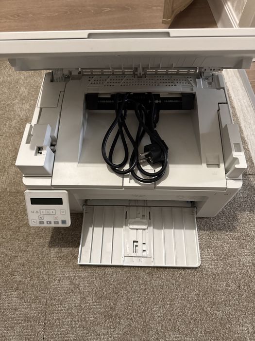 Продам принтер НР MFP 130W