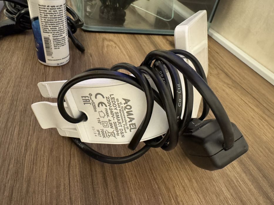 Vând acvariu complet – ideal pentru Betta / creveți / melci