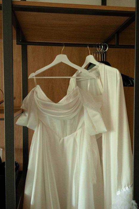 Свадбена рокля, идеално състояние (44-48)