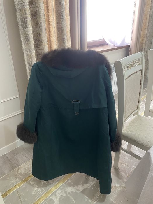 Продам парку одевала пару недель мех писец