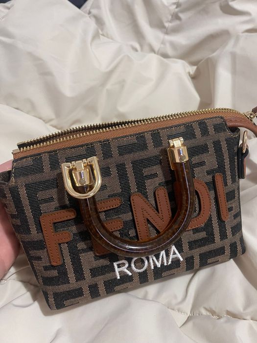 Vând geantă "Fendi Roma"