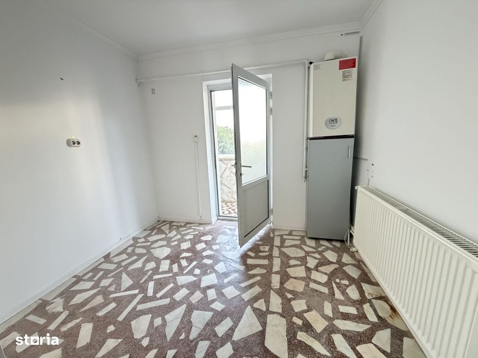 Inchiriere / Vanzare Spatiu Comercial Mioveni, 2 intrari, 2 balcoane