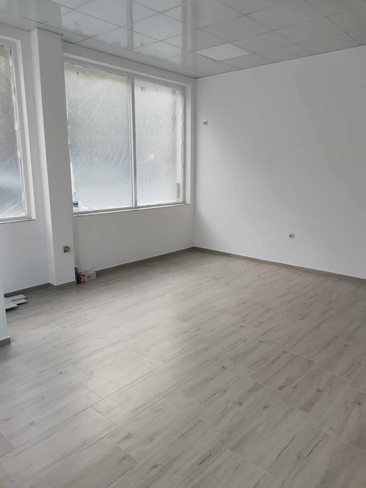 Дава се под наем Офис в Благоевград, Струмско - 38 кв.м за 229.5 € - Снимка #3