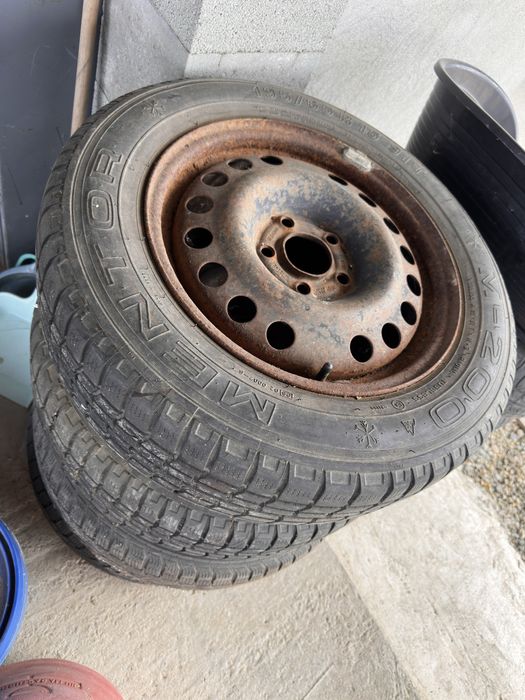 Cauciucuri de iarnă cu jante 195/65 R15