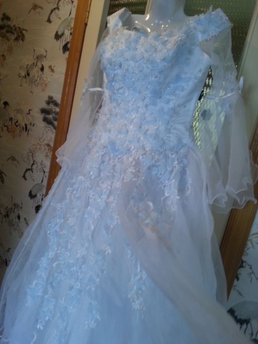 Свадебное платье, очень красивое размер 46-48