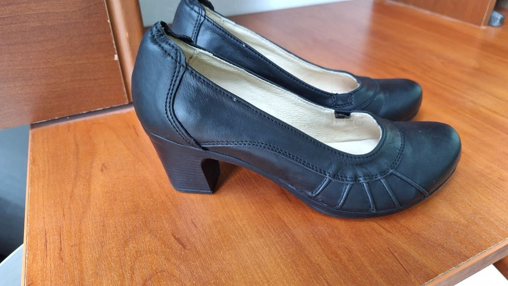 Продавам дамски обувки