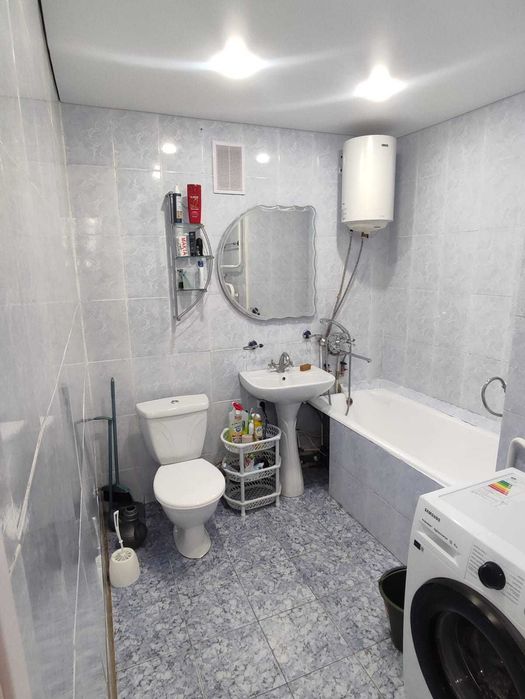 продается 4 комнатная квартира