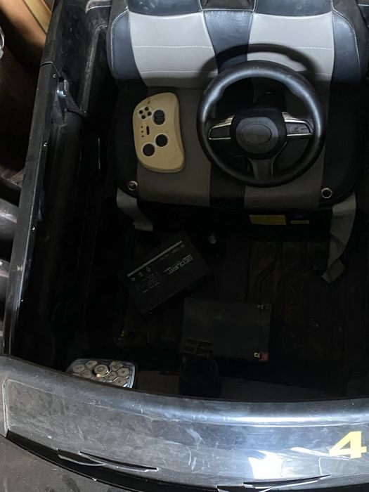 Детская машинка на пульте управление