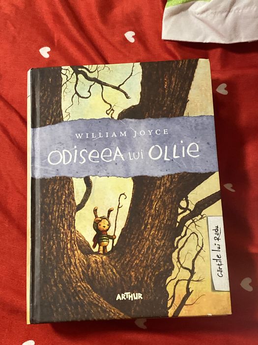 Vand 2 carti pret difetit