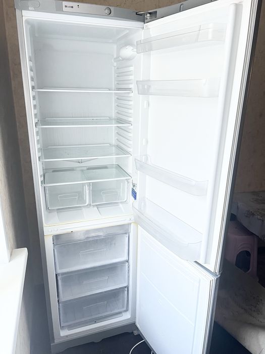 Продам Холодильник с Машинкой